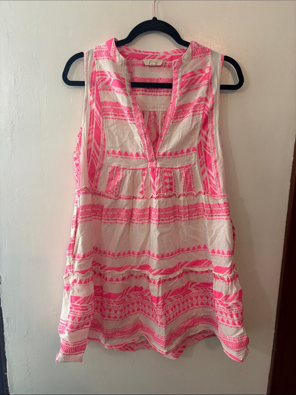 Elan White Tunic with Bright Pink Embroidered Trim Size Small
